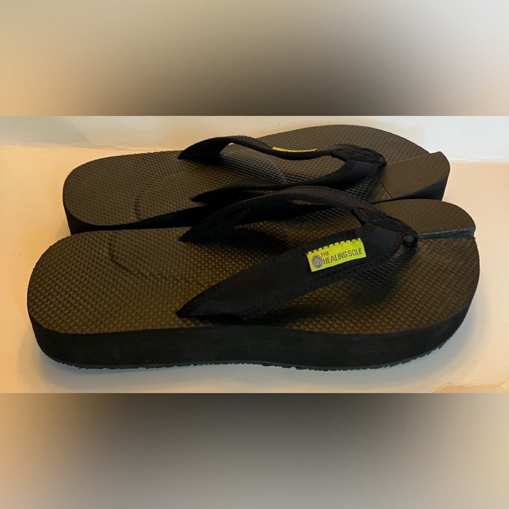 The Healing Sole Flip Flop, Men’s size 11.5-women size 13, Excellent condition